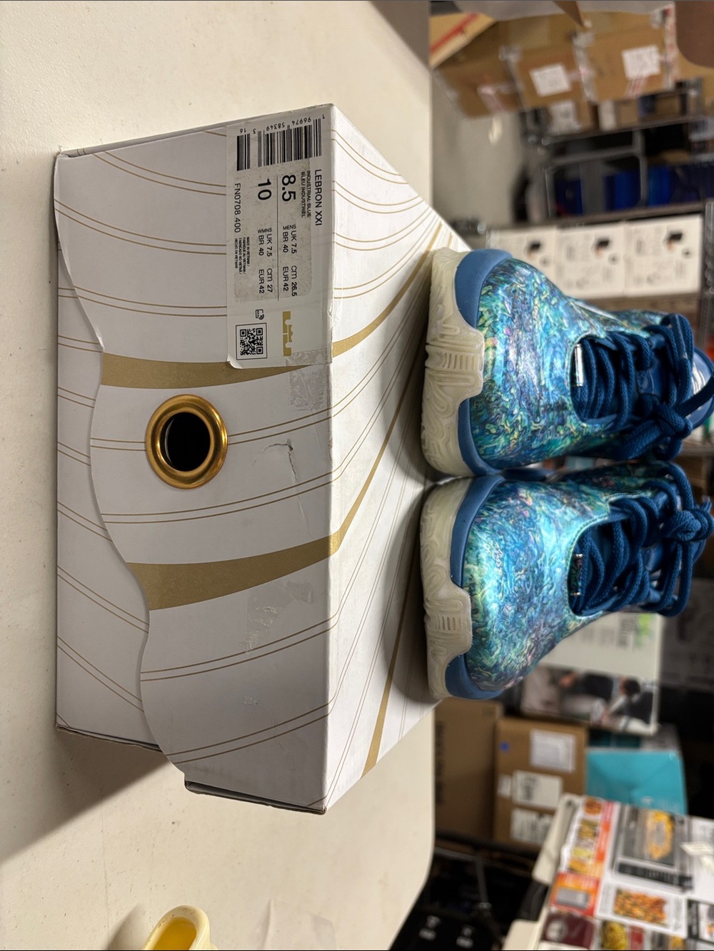 NIKE LEBRON XXI BASKETBALL SHOES SIZE 8.5 US
